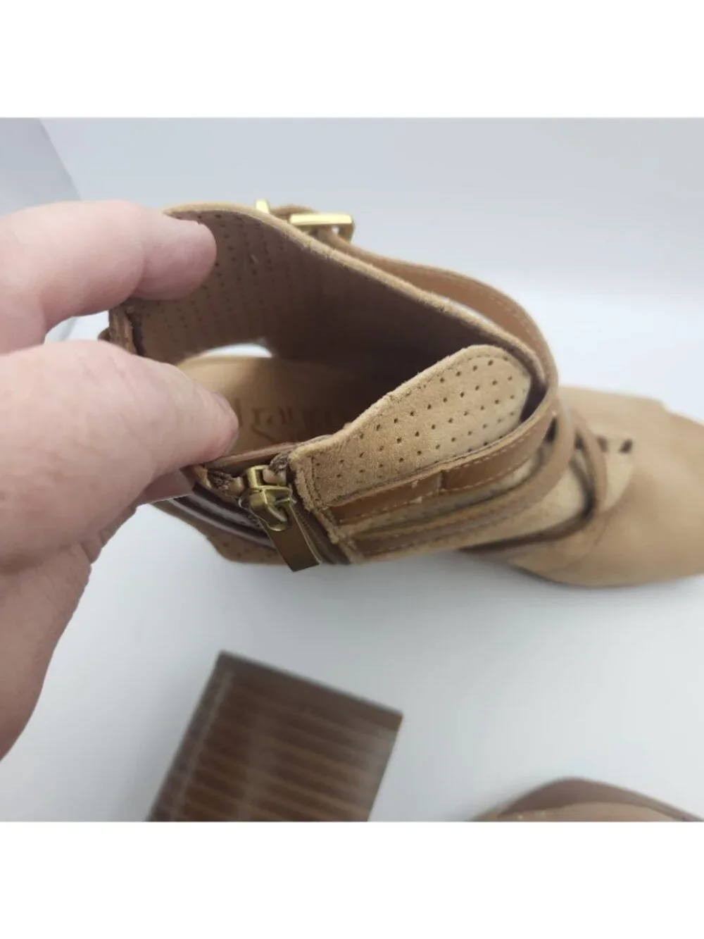 Franco Sarto Brown Leather Upper Peep Toe Strappy Buckle Cuban Heel Siz 9 M USED